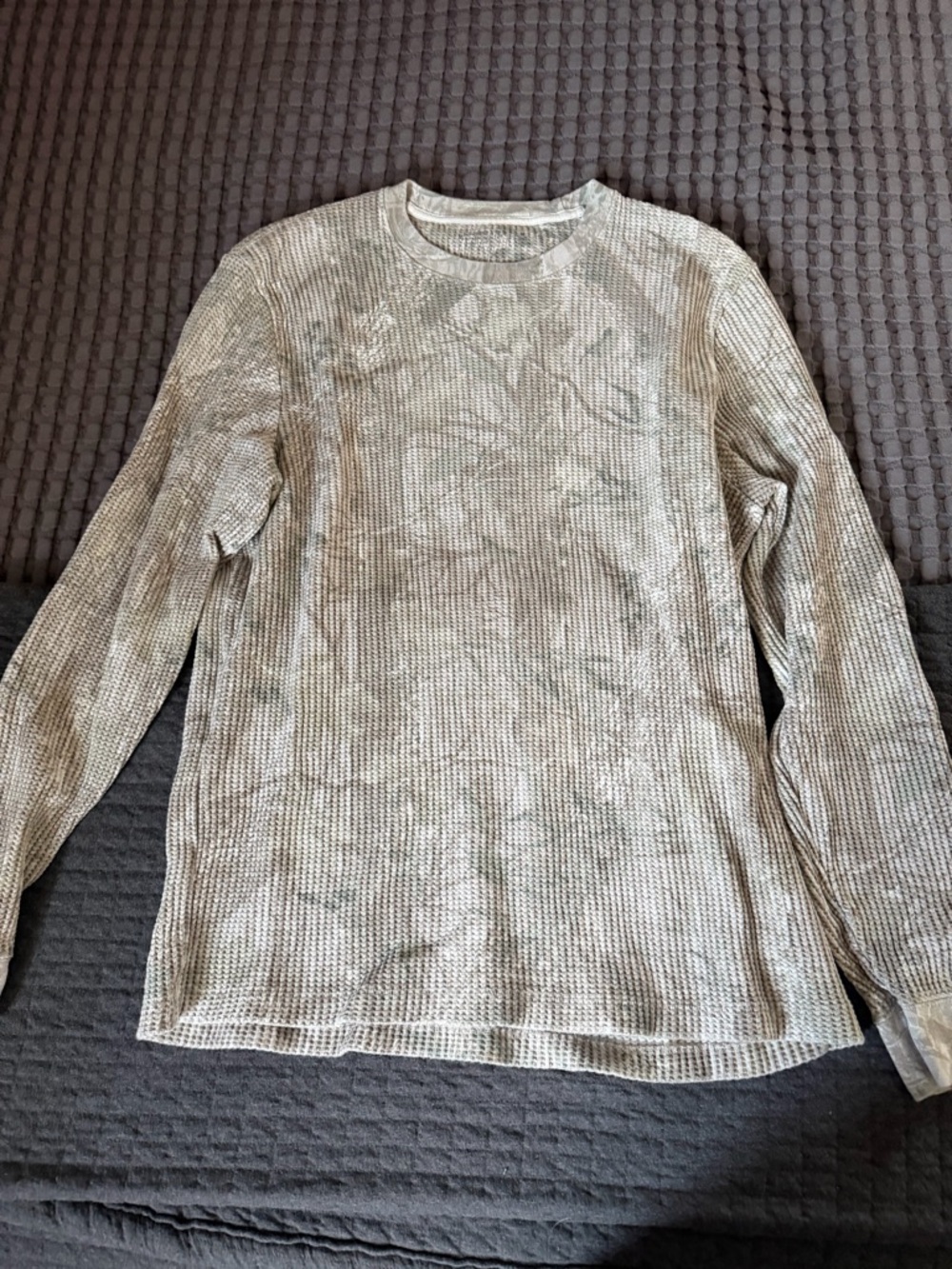 Abercrombie and Fitch Men’s Waffle Knit Long Sleeve Top Camo size medium